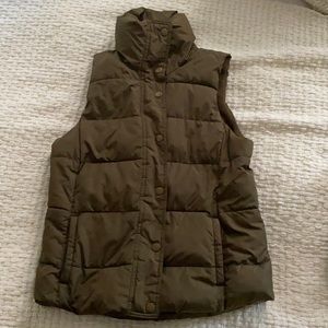 WOMANS PUFFER VEST OLIVE